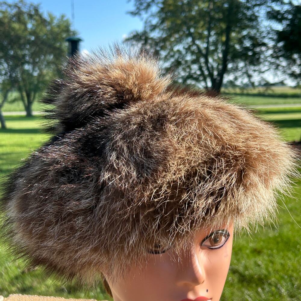 Vintage Real Raccoon women’s Pom Pom Beret winter hat -unbranded